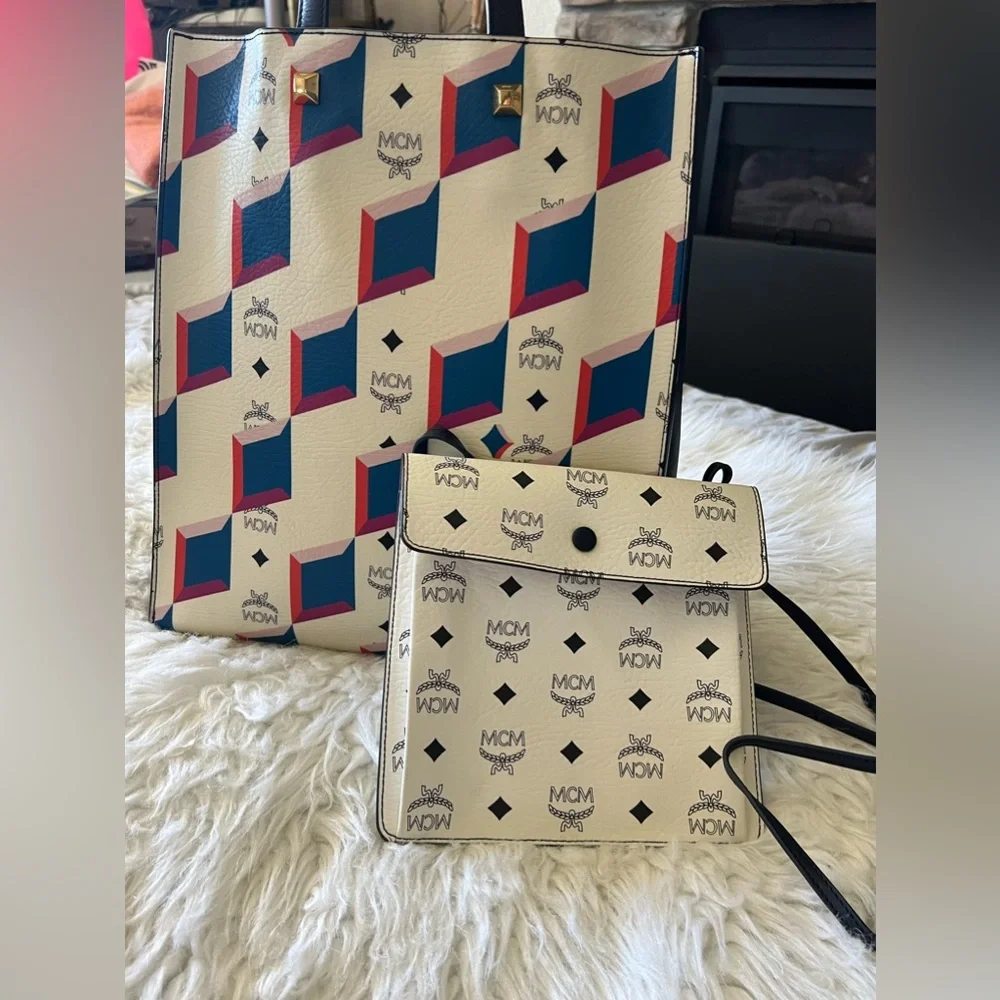 NWOT 2 in 1 LIMITED EDITION SAC BOOKTOTE - Picture 1 of 16